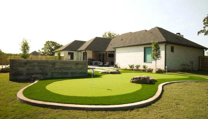 synthetic turf Texas, artificial grass Texas, Texas homeowners synthetic turf, year-round green lawn, low maintenance lawn, turf installation Texas, water-saving landscaping, backyard putting green, pet-friendly turf, HOA-approved turf